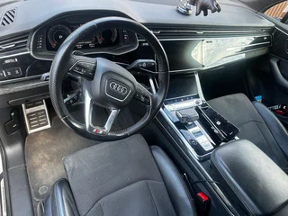2020 Audi Q7 45 TDI II (4M) Рестайлинг, белый, 6500000 рублей, вид 3