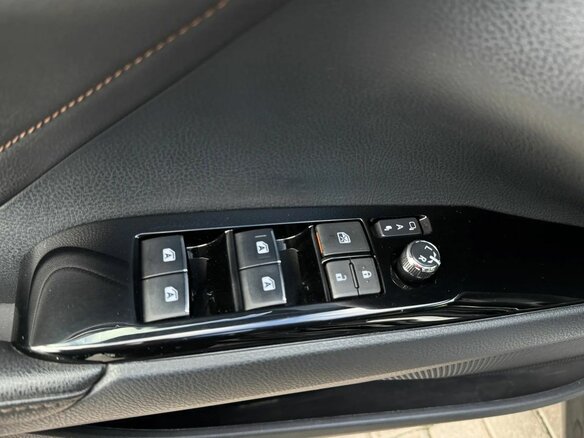 2021 Toyota Camry VIII (XV70), чёрный, 2335000 рублей - вид 28