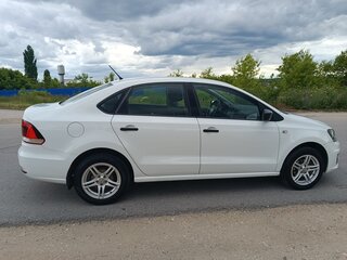 2015 Volkswagen Polo V Рестайлинг, белый, 880000 рублей, вид 3
