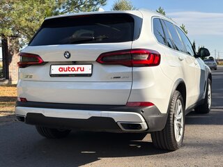2019 BMW X5 40i IV (G05/G18), белый, 6700000 рублей, вид 4