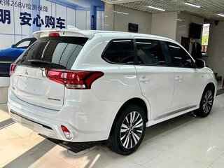 2022 Mitsubishi Outlander III Рестайлинг 3, белый, 2050000 рублей, вид 3