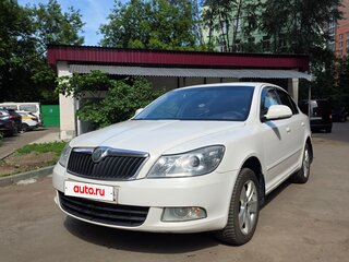 2013 Skoda Octavia II (A5) Рестайлинг, белый, 650000 рублей, вид 1