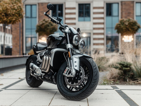2023 Triumph Rocket 3, серебристый, 2490000 рублей, вид 3