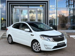 2013 Kia Rio 5-speed III, белый, 829000 рублей, вид 3