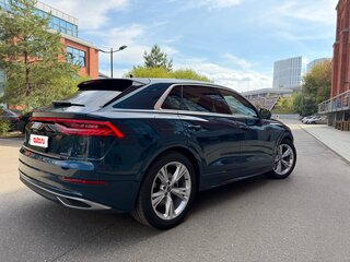 2021 Audi Q8 55 TFSI I (4M), синий, 7950000 рублей, вид 4