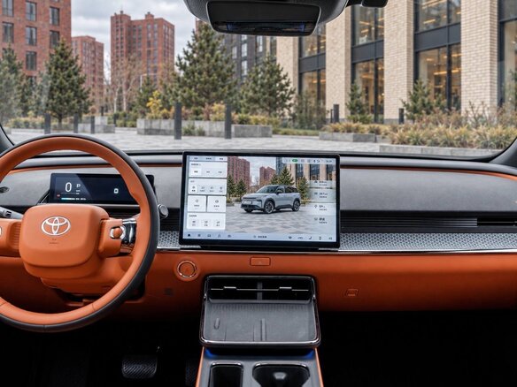 2026 Toyota bZ3X 58.3 kWh, серый, 2729512 рублей - вид 9