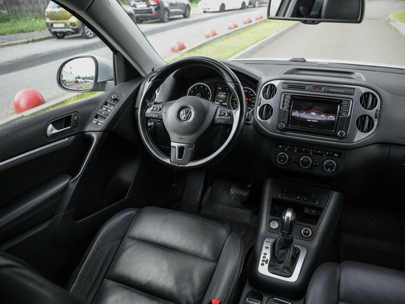 2016 Volkswagen Tiguan I Рестайлинг, серебристый - вид 9