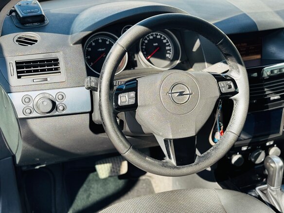 2008 Opel Astra GTC H Рестайлинг, красный - вид 16