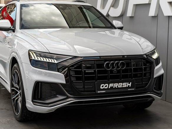 2021 Audi Q8 55 TFSI I (4M), белый, 9750000 рублей - вид 5