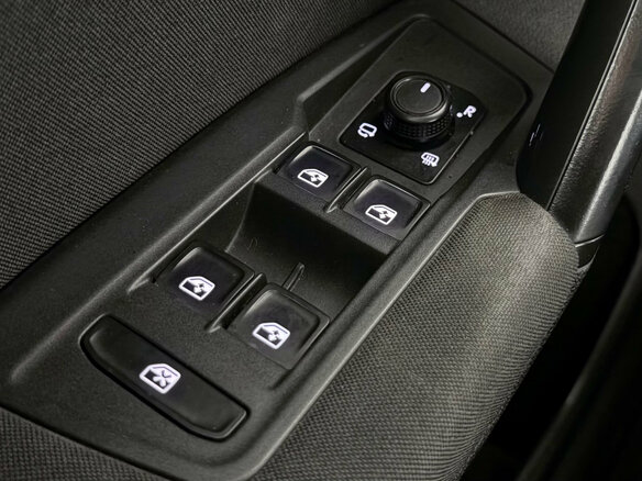 2019 Volkswagen Tiguan II, красный, 1850000 рублей - вид 13