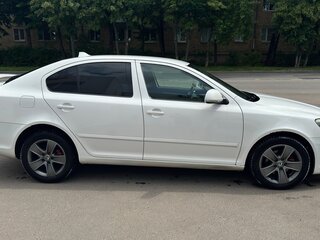 2010 Skoda Octavia II (A5) Рестайлинг, белый, 699900 рублей, вид 4