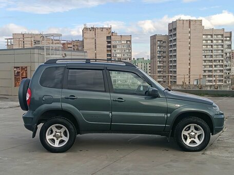 2018 Chevrolet Niva I Рестайлинг, серый, 740000 рублей, вид 4