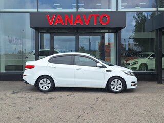 2017 Kia Rio III Рестайлинг, белый, 1125000 рублей, вид 4