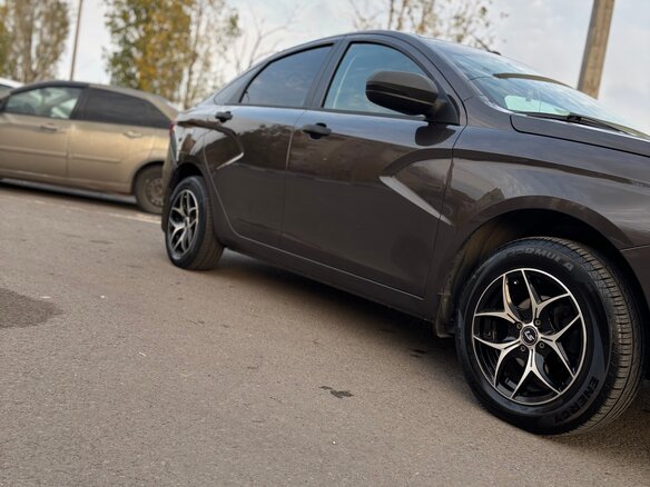 2017 Lada (ВАЗ) Vesta I, коричневый, 750000 рублей - вид 4