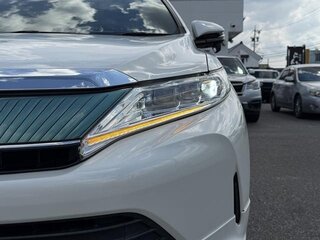 2020 Toyota Harrier III (XU60) Рестайлинг, белый, 2550000 рублей, вид 4