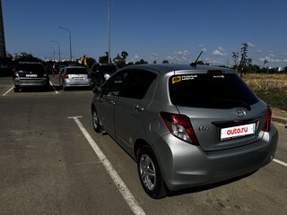 2011 Toyota Vitz III (XP130), серый, 850000 рублей, вид 3