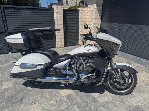 2014 Victory Cross Country, белый, 1570000 рублей