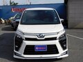 2021 Toyota Voxy III (R80) Рестайлинг, белый, 2010000 рублей - вид 1