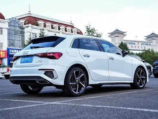 2023 Audi A3 Sportback 35 TFSI IV (8Y), белый, 1999100 рублей, вид 4