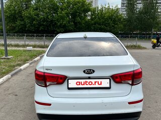 2017 Kia Rio III Рестайлинг, белый, 750000 рублей, вид 3