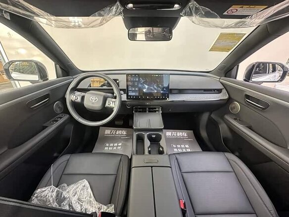 2025 Toyota bZ3X 58.3 kWh, белый, 2515400 рублей - вид 6