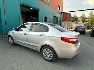 2011 Kia Rio III, серебристый, 750000 рублей, вид 3