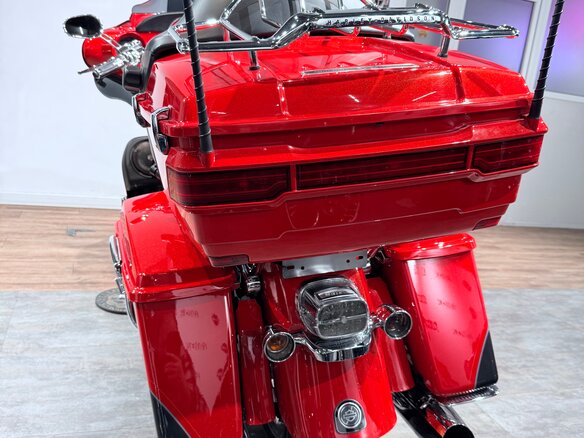 2011 Harley-Davidson CVO Limited, красный, 1599000 рублей - вид 17