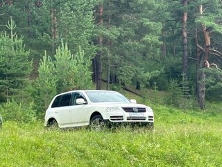 2005 Volkswagen Touareg I, белый, 750000 рублей, вид 4