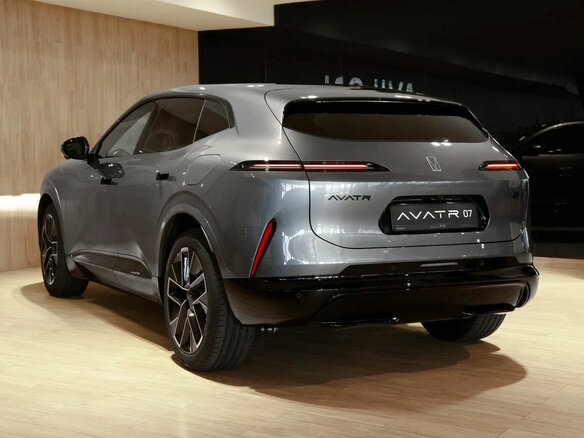 2026 Avatr 07, серый, 6997345 рублей - вид 4