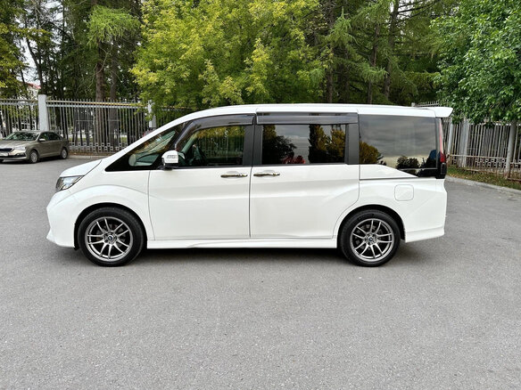 2017 Honda Stepwgn Spada V, белый - вид 3