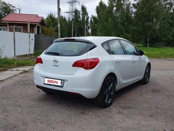 2011 Opel Astra J, белый, 550000 рублей - вид 4