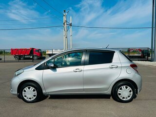 2013 Toyota Vitz III (XP130), серый, 829000 рублей, вид 3