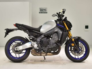 2023 Yamaha MT-09 (FZ-09), серебристый, 1199000 рублей, вид 2