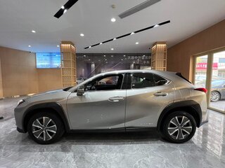 2022 Lexus UX 300e I, бежевый, 2695000 рублей, вид 3
