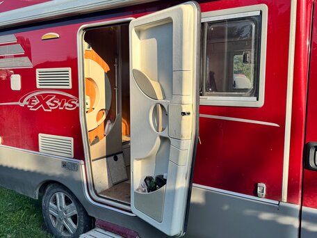 2005 Hymer Exsis-i, красный, 4690000 рублей, вид 3