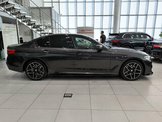 2018 BMW 5 серии 520d xDrive VII (G30/G31/G38), чёрный, 2750000 рублей, вид 4