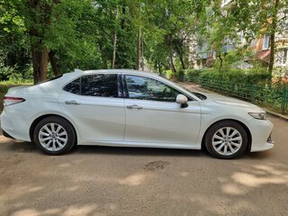 2018 Toyota Camry VIII (XV70), белый, 2150000 рублей, вид 2