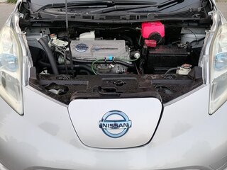 2011 Nissan Leaf I (ZE0/AZE0), серебристый, 600000 рублей, вид 5
