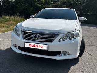 2013 Toyota Camry VII (XV50), белый, 1690000 рублей, вид 3