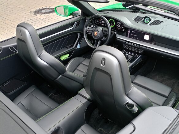 2021 Porsche 911 Carrera 4S VIII (992), зелёный, 16100000 рублей - вид 16