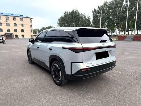 2026 Toyota bZ3X 58.3 kWh, серебристый, 2810000 рублей, вид 4