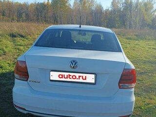 2016 Volkswagen Polo V Рестайлинг, белый, 930000 рублей, вид 4