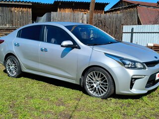 2017 Kia Rio IV, серебристый, 1050000 рублей, вид 3