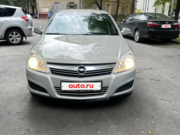 2010 Opel Astra H Рестайлинг, бежевый - вид 1
