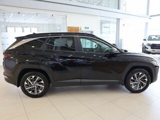 2024 Hyundai Tucson IV, чёрный, 3590000 рублей, вид 4