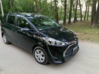 2020 Toyota Sienta II Рестайлинг, чёрный, 1225000 рублей, вид 3