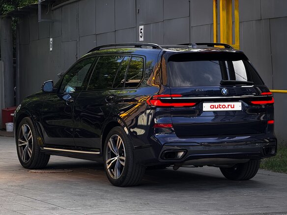 2022 BMW X7 40i I (G07) Рестайлинг, синий, 7943682 рублей - вид 7