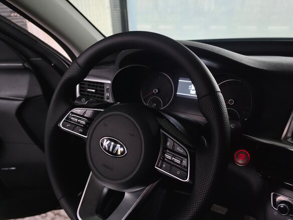 2019 Kia Optima IV Рестайлинг, красный, 1690000 рублей - вид 18