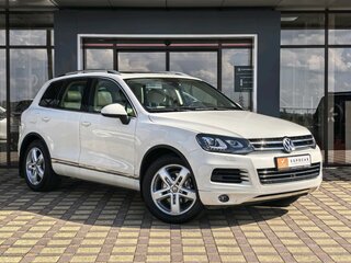 2010 Volkswagen Touareg II, белый, 1299000 рублей, вид 3