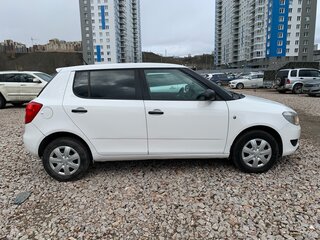 2011 Skoda Fabia II Рестайлинг, белый, 450000 рублей, вид 5